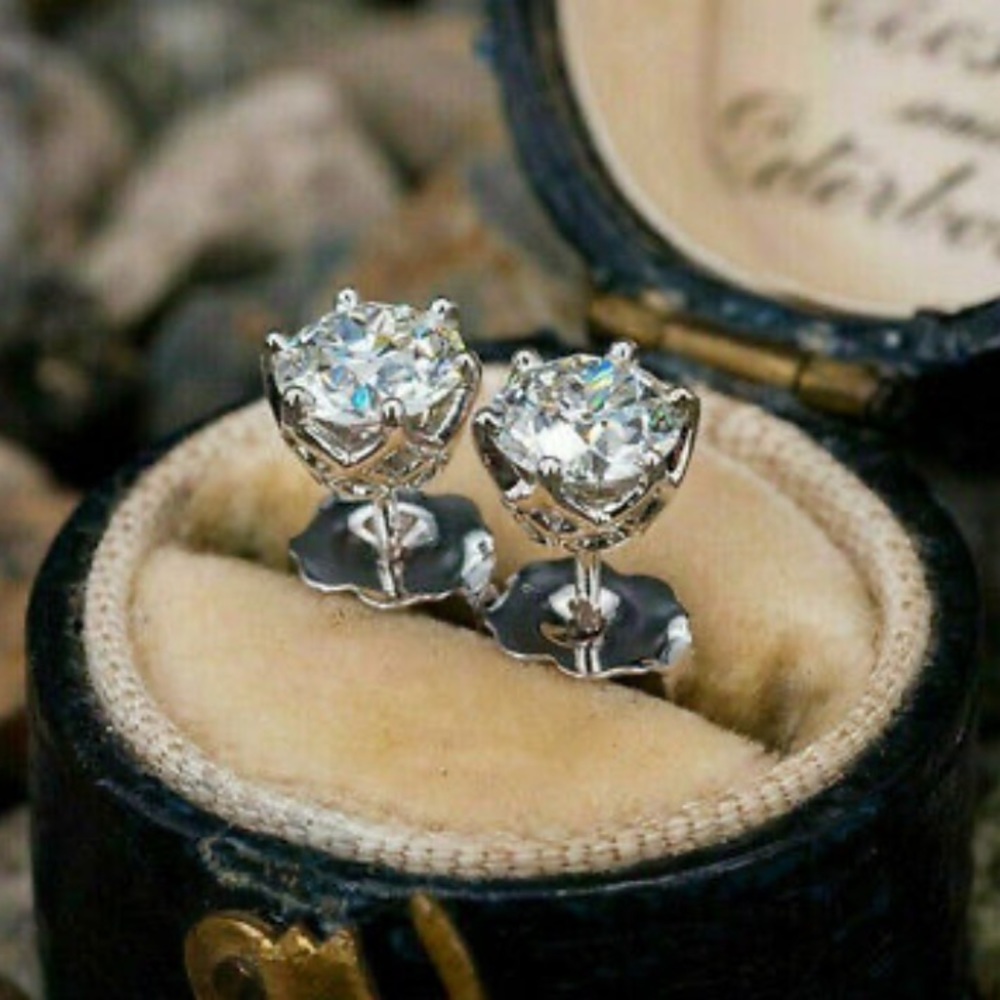 NWT STERLING SILVER PRETTY STUD EARRINGS